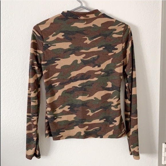 NWOT Urban Episode Cut Out Mock Neck Top Shirt - Picture 2 of 5